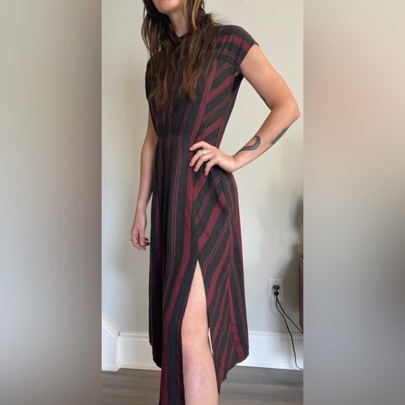 (SOLD) Zara midi dress (M) striped grey & maroon - Picture 5 of 7